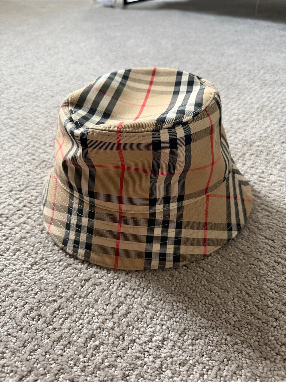 Burberry Check Cotton Bucket Hat in Archive Beige.  made in Italy. Size small